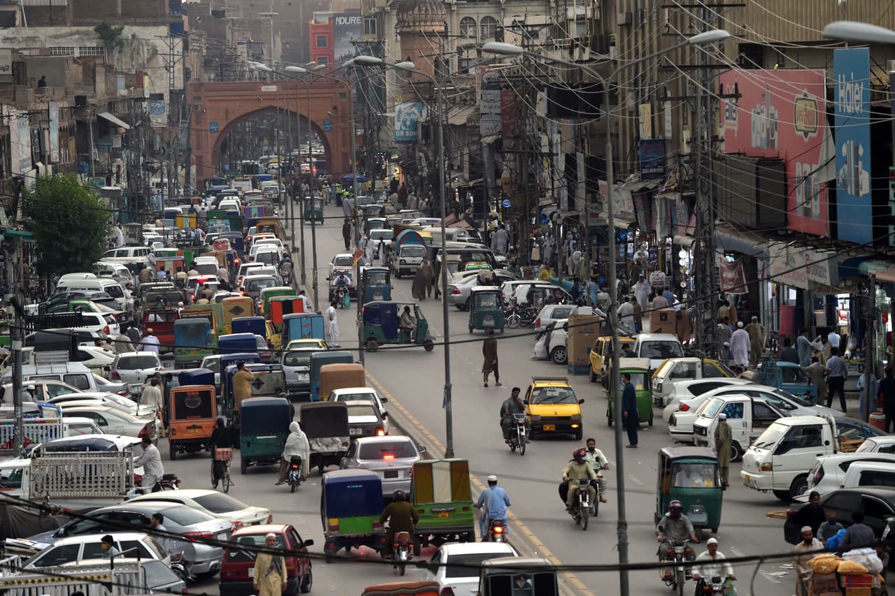 <b>Puesto 12: Peshawar, Pakistán. </b>2 millones de habitantes. Contaminación media anual por combustión: 111 microgramos por metro cúbico.