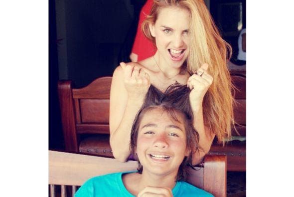 Con un poco de temor, pero todo el amor del mundo, la actriz y conductora enfrentó el reto de ser mamá, cuando sólo tenía 16 años.