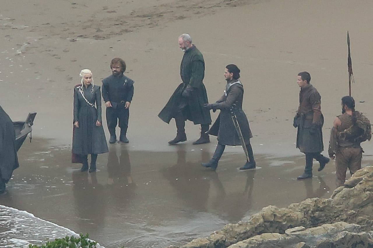 El personaje de Clarke por fin se reúne con otros personajes, lista para reclamar el trono.