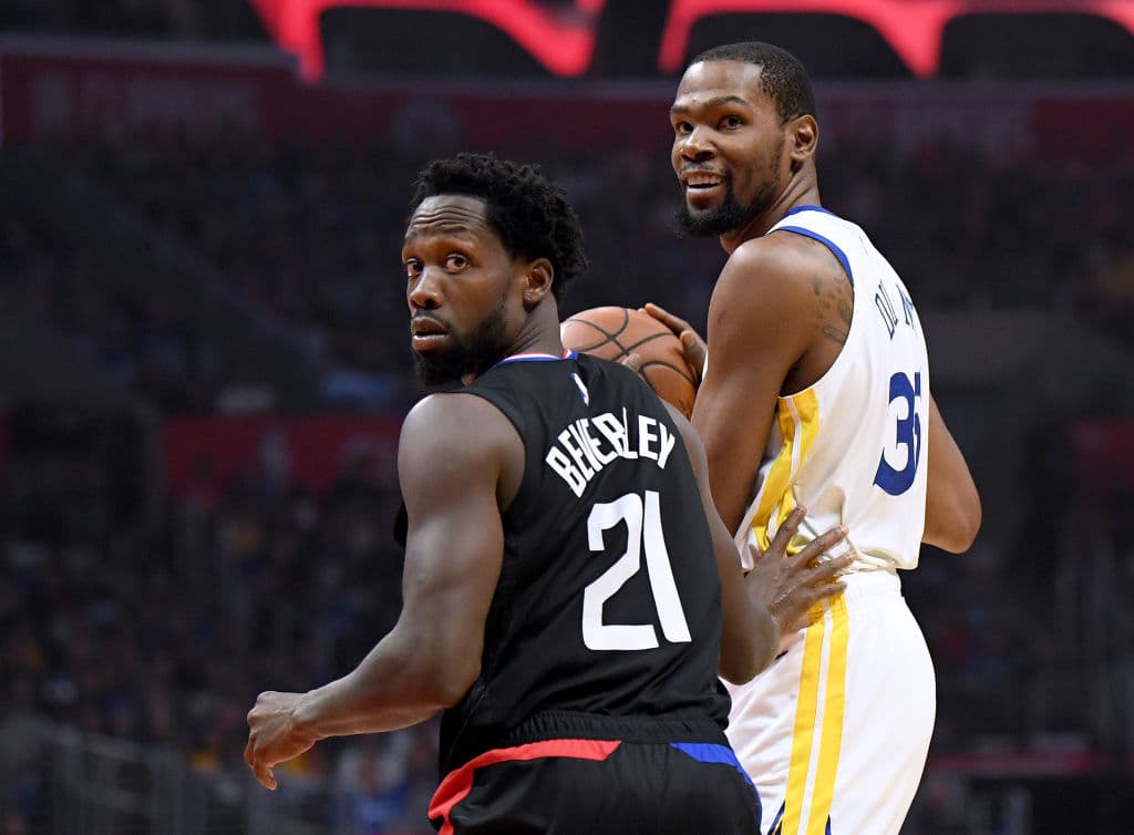 Otro que decidió no moverse fue 
<b>Patrick Beverley</b> quien aceptó una renovación de contrato por tres años y 40 millones de dólares para seguir en la organización de los 
<b>LA Clippers.</b>