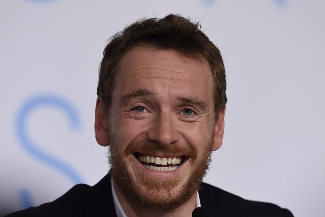 Se la pasó bromeando y haciendo gestos. Aquí jugamos con ellas.