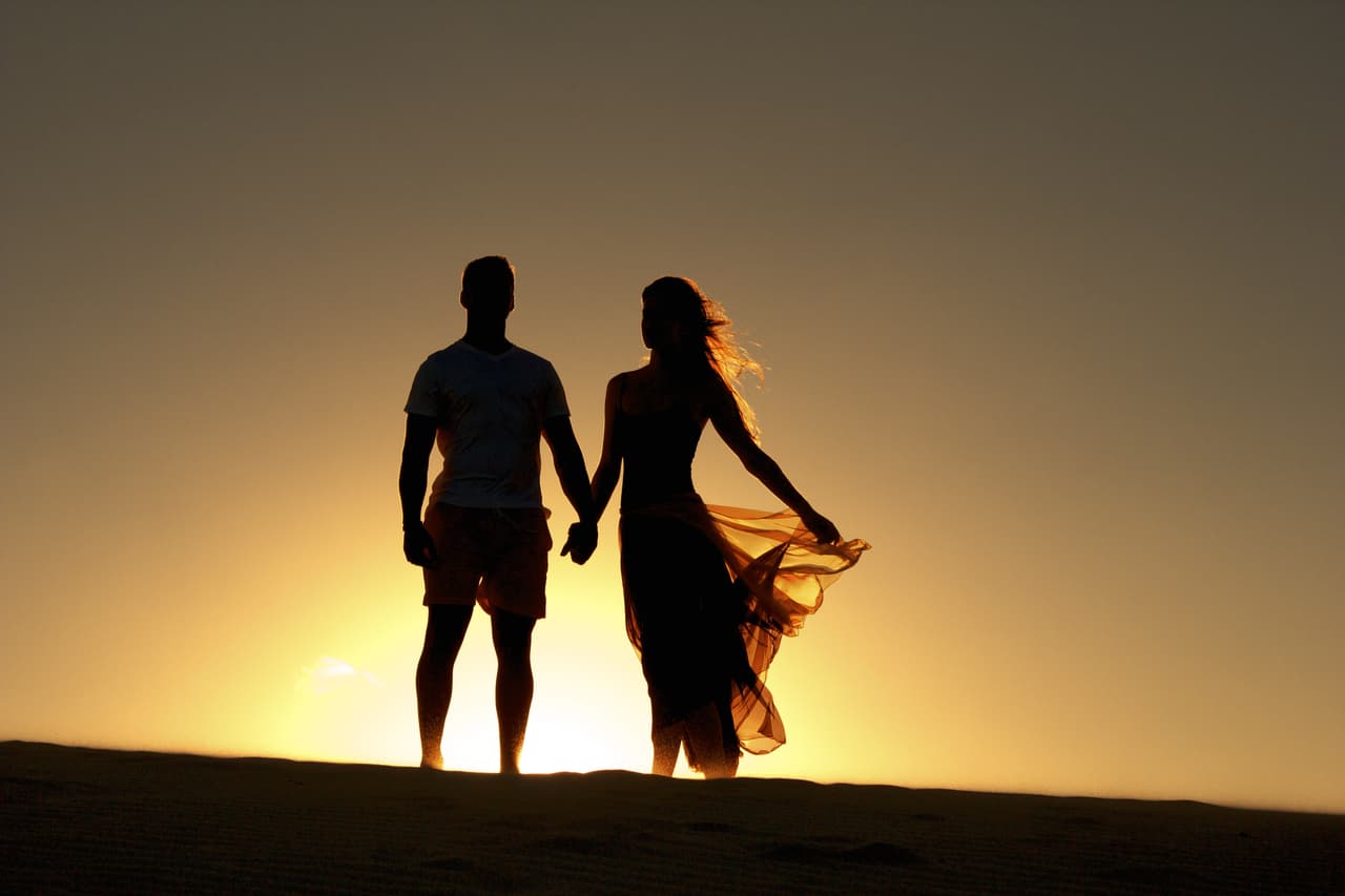 La dependencia federal establece que un individuo será acusado de fraude matrimonial si contrajo matrimonio con el propósito de evadir leyes migratorias de Estados Unidos.