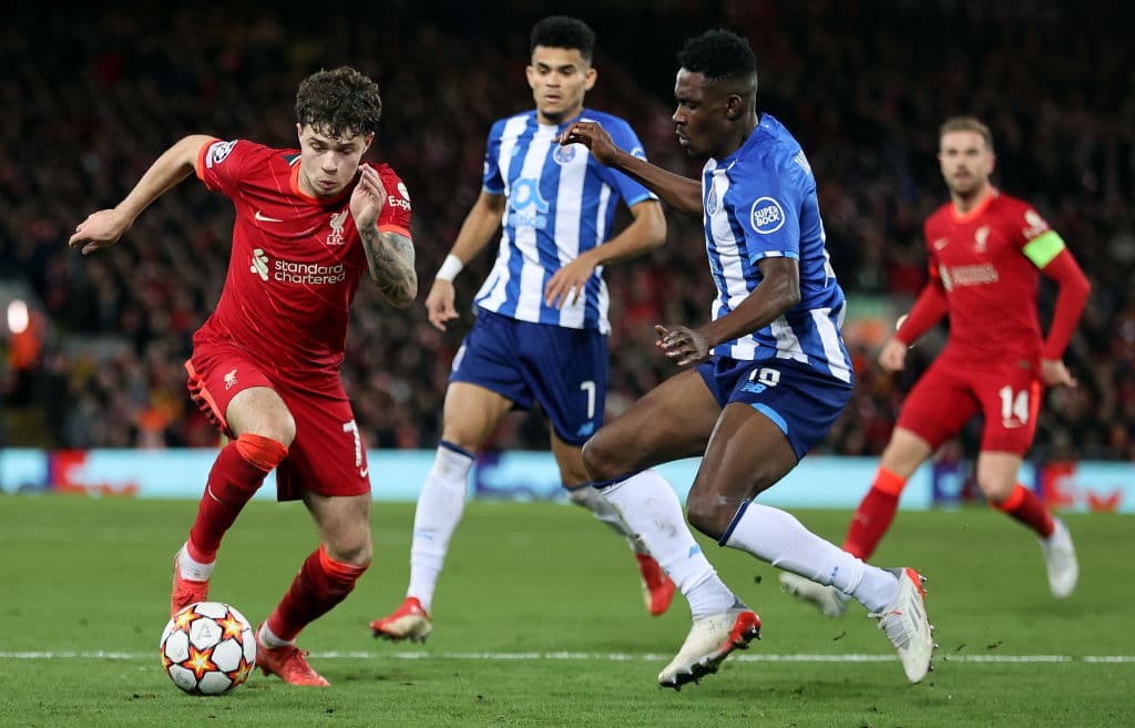 Con tantos de Thiago Alcántara y Mohamed Salah, el Liverpool camina a la victoria 2-0 sobre el Porto.