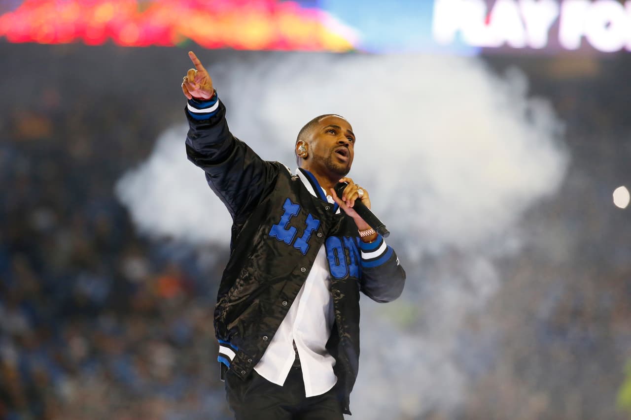 El famoso rapero nativo de Detroit, Big Sean encendió el ánimo de la afición en el Ford Field al medio tiempo del juego de Thanksgiving entre los Lions y los Eagles.