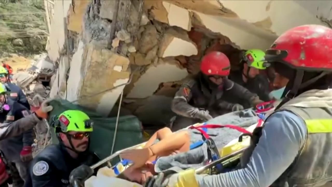Rescates en Venezuela: niño y bebé salvan vidas entre escombros en Caracas y La Guaira