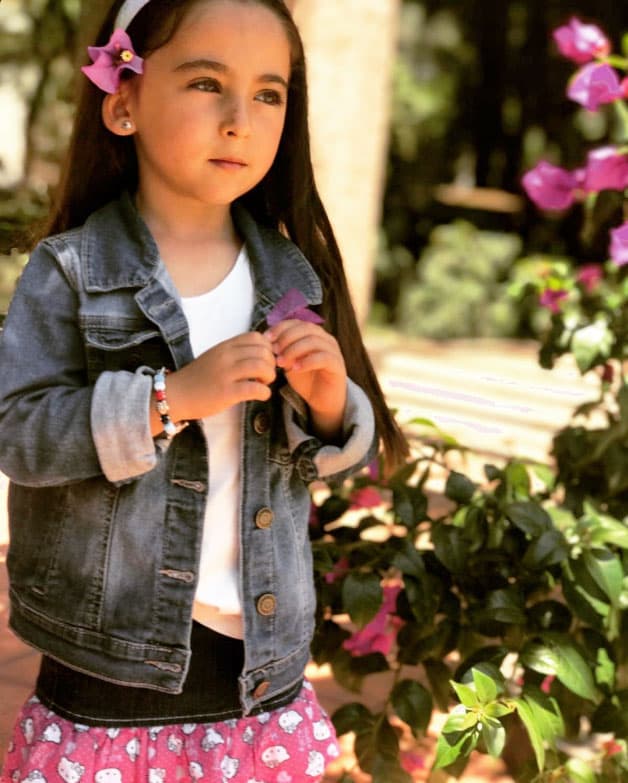 En medio de una historia de amor llena de inesperadas situaciones, 'Mauricio' descubre que su mejor amigo es en realidad el padre de la pequeña, por lo que deberá elegir entre salvar su compañía o luchar por su nueva familia.