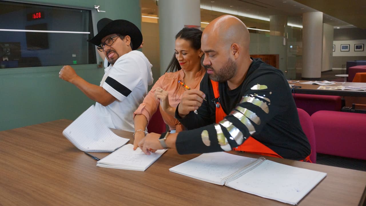En fotos: como niños El Bueno, La Mala y El Feo volvieron a la escuela