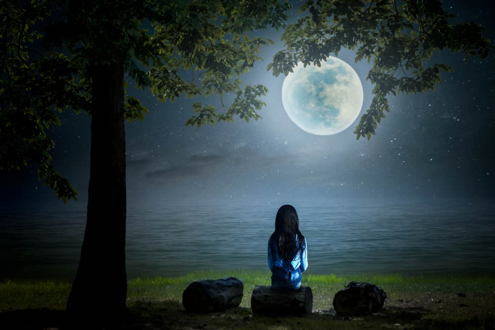 Para nosotros desde el punto de vista astrológico, esta luna de gusanos tiene una gran relevancia ya que se trata de la luna armonizada del signo de Libra terminando marzo con un tono específico para cada uno de los signos zodiacales, con algo que va a ocurrir.