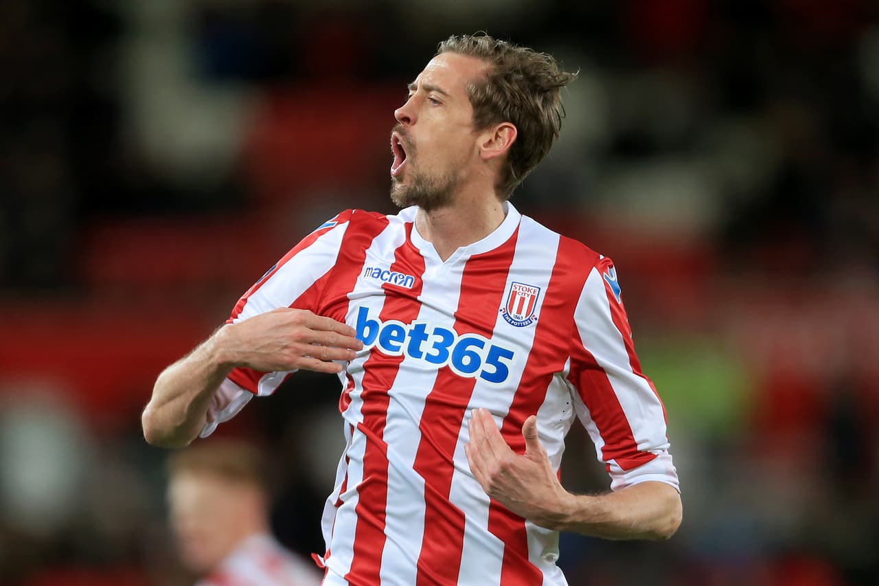 El delantero Peter Crouch pasará al Burnley y dejará su etapa como jugador del Stoke City.