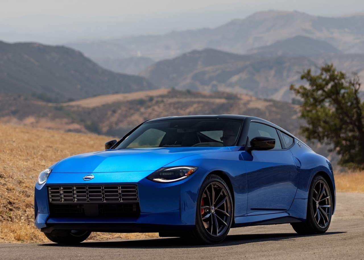 La primera opción calza ruedas de 18 pulgadas con neumáticos Yokohama ADVAN Sport, mientras que la segunda lleva ruedas de 19 pulgadas con llantas Bridgestone Potenza S007.