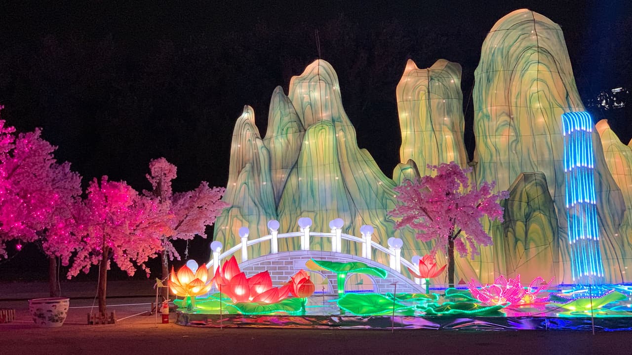 Si prefieres usar el teléfono en lugar del website para obtener más información puedes llamar al 1-888-718-4253.