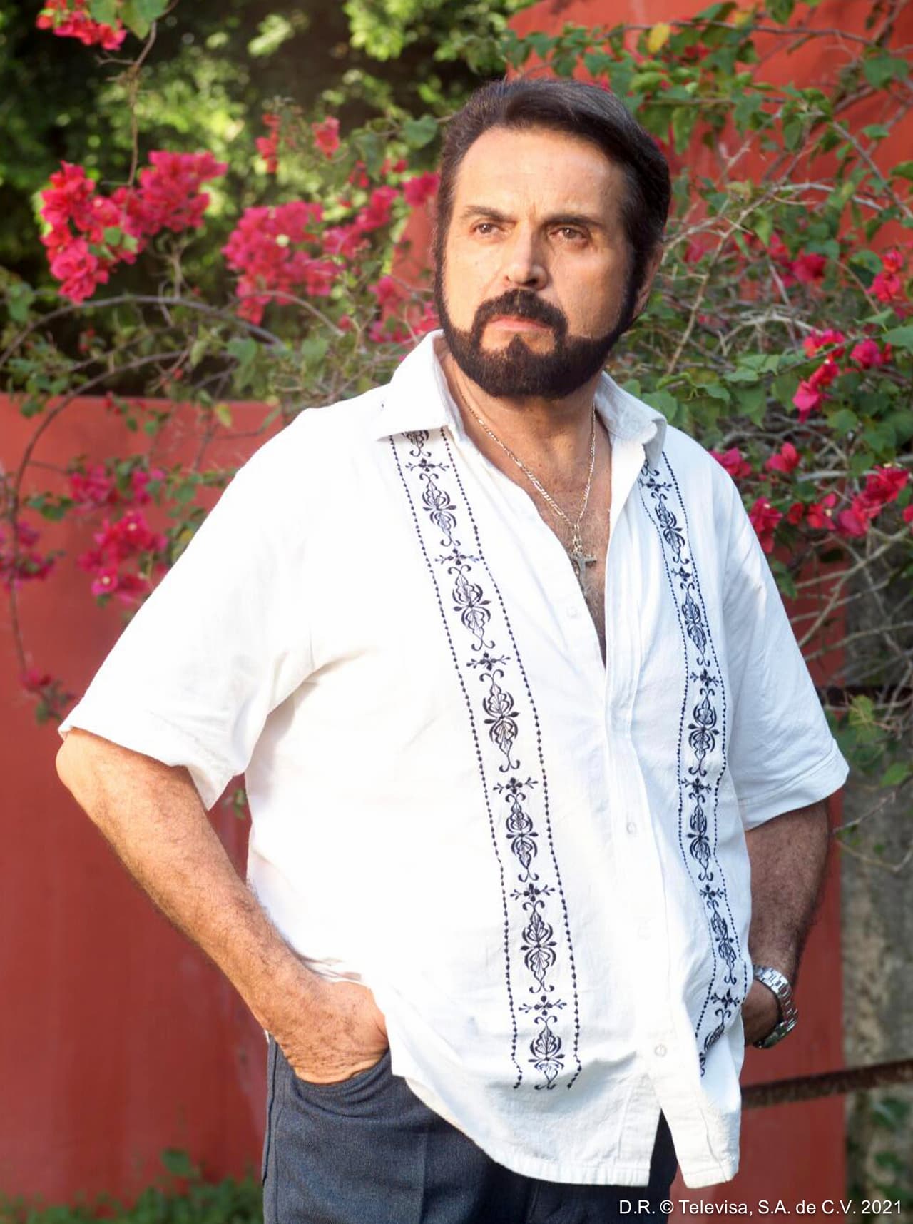 El actor Jorge Vargas interpreta a Julio Montaño, uno de los hombres más poderosos del pueblo.