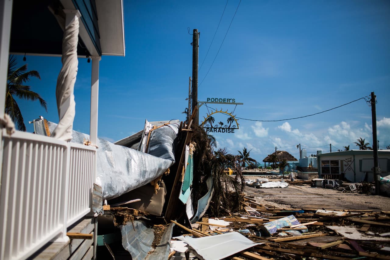 Abundan las señales enteras o rotas con el nombre 'paraíso' en los Cayos de Florida. Paraíso en nombres de condominiums, comunidades, señalizaciones, hoteles. Aquí, una erecta en una comunidad de tráilers en Plantation Key, Florida. Almudena Toral/Univision Digital