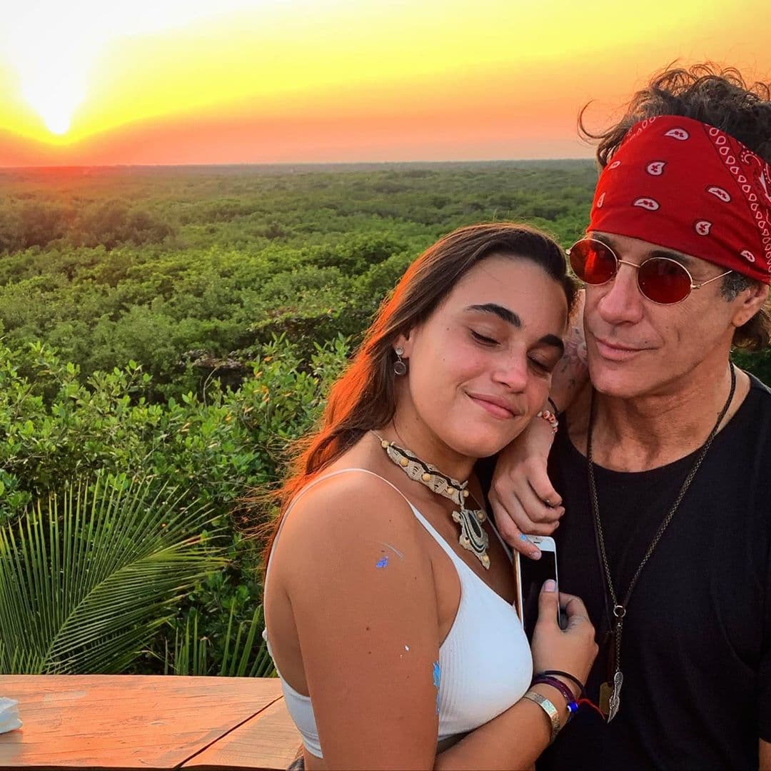 "La verdad que vivir en pareja, en un hogar lleno de amor, por primera vez en mi vida que soy fiel, que soy leal a un amor, a una pareja, a una relación", externó ante el micrófono de Despierta América.
<br>