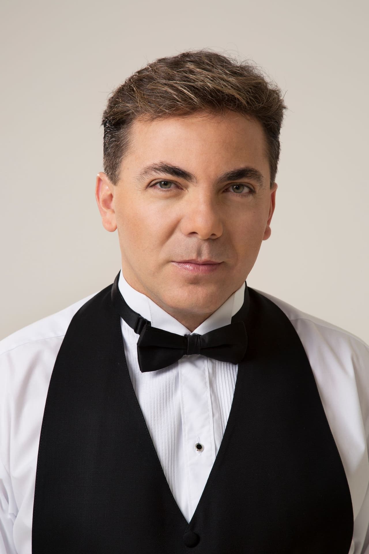El mexicano 
<b>Cristian Castro</b> llegará al escenario de Premios Juventud con todo su carisma y talento.