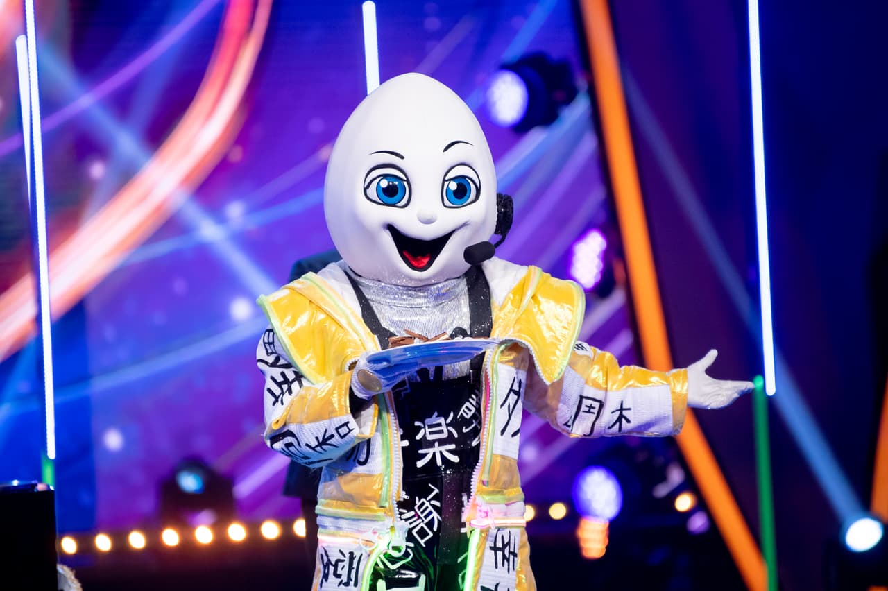 Por su platillo de galletas y otras pistas más, los 'investigadores' creen que La Hueva sea Joaquín Bondoni, Sergio Mayer Mori, Emilio Osorio o Abraham Mateo.