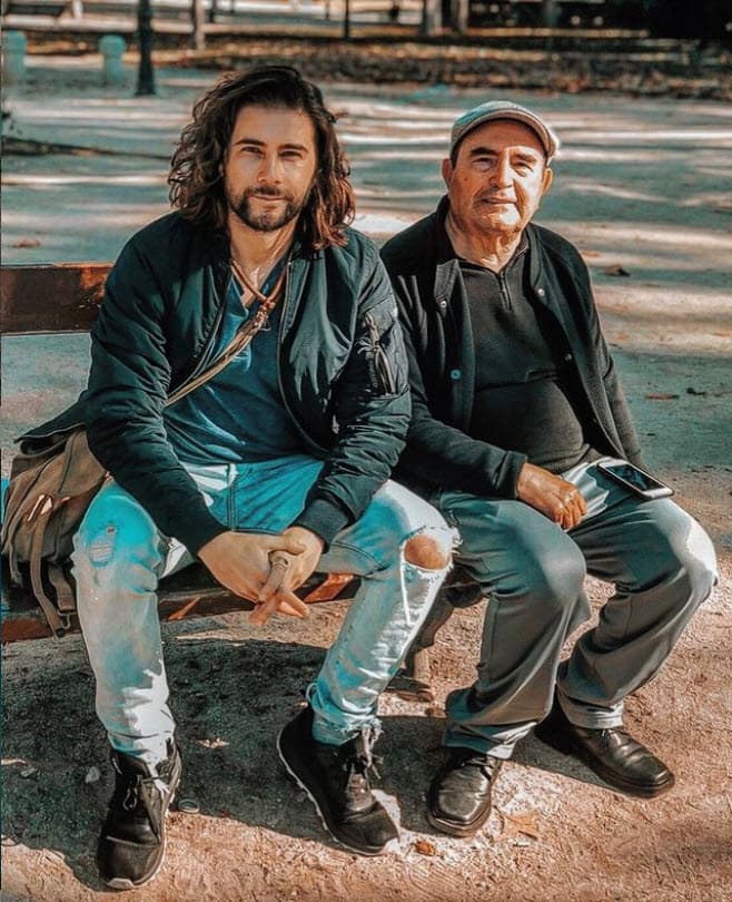 "De pronto en la historia se hablan cosas que son muy importantes en mi familia, como el calzado, y 
<b>mi papá fue uno de los curtidores más destacados de esa ciudad</b>", contó a la revista.
<br>