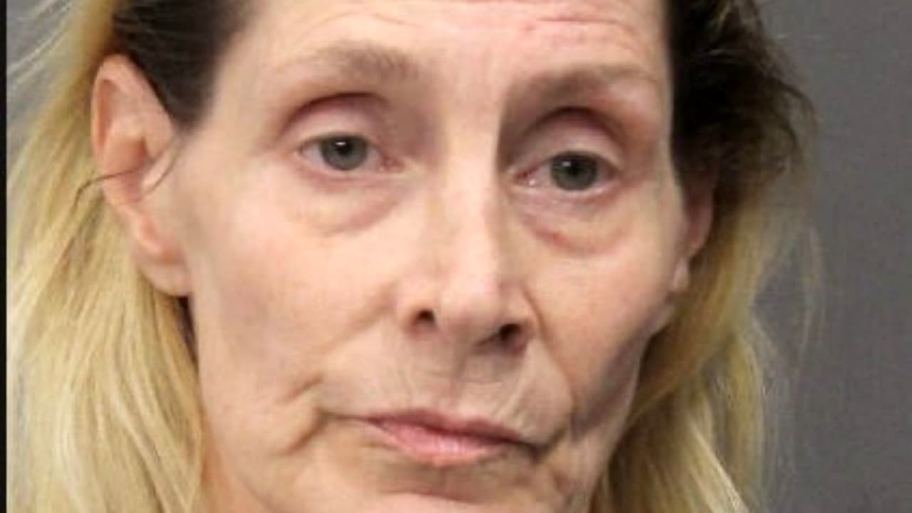 Mujer llamó al 911 asegurando que “veía demonios” antes de presuntamente asesinar a una joven en Crosby