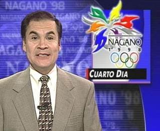 Tony López durante la cubertura de los Juegos Olímpicos de 1998 en Japón.