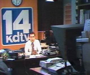 Oswaldo Villazon en el centro de redacción de Noticiero 14.