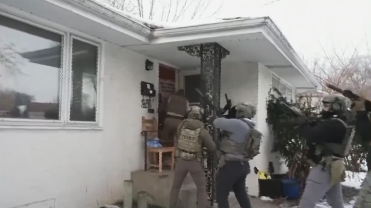 ¿Es legal que agentes de ICE entren a hogares sin una orden?: abogado de inmigración lo explica