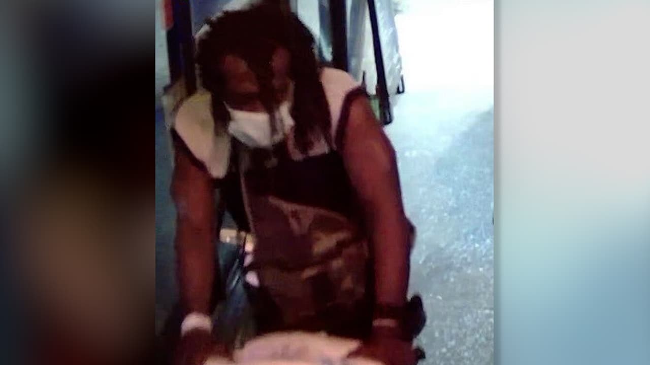 Niña descubre a un hombre que se frotaba sobre ella mientras dormía en su hogar en Manhattan