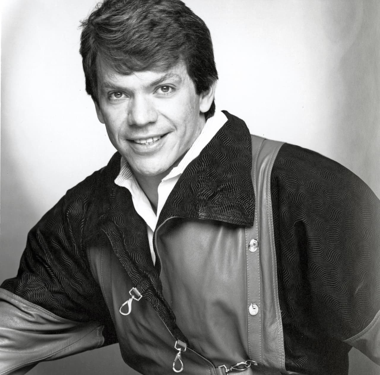 Desde su restaurante María Mentiras, ubicado en la Ciudad de México, el actor afirmó tenerle gran cariño y admiración a su tía (a quien en todo momento trató como "tío"), pero también consideró que ya no está siendo coherente en sus comentarios.