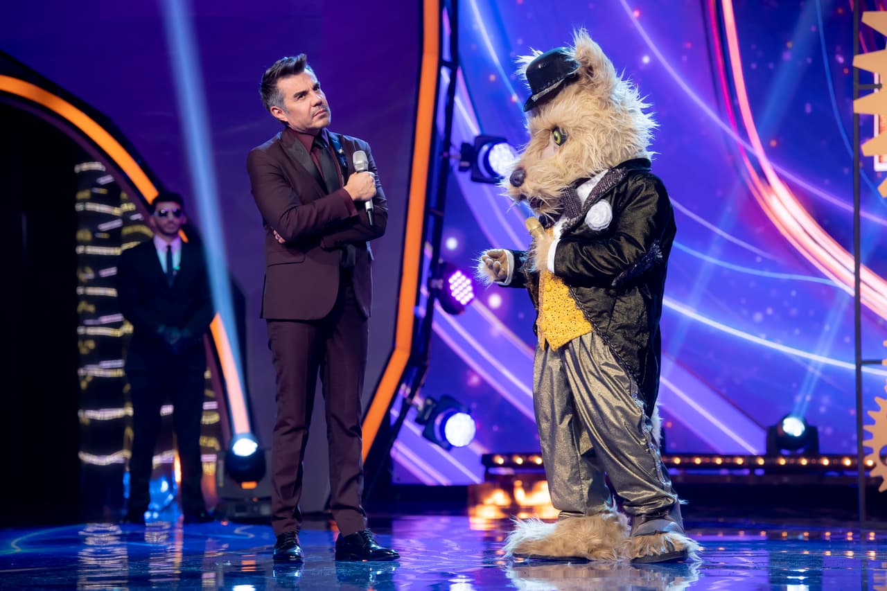 El ritmo cambió por completo con el performance de Perro Callejero, un canino muy refinado que interpretó el tema de salsa 'Llorarás'.