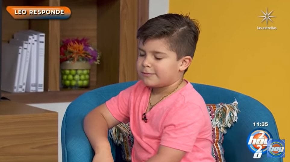 En esta, Leo también dudó. Pasaron tres segundos para que respondiera y lo hizo de esta manera: "¿Y 
<b><a href="https://www.univision.com/famosos/feliz-y-con-birrete-leo-herrera-el-pequeno-nico-en-te-doy-la-vida-ya-se-graduo-como-actor-fotos" target="_blank">yo cómo sé para que me crezca el bigote</a></b> a mí? Yo ni soy adulto". 
<br>