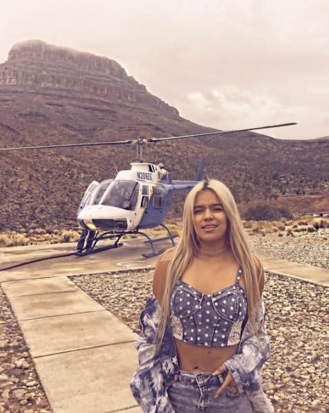 A los siete años participó en un concurso de televisión llamado 
<i>El Factor XS</i>, donde mostró su gran talento.