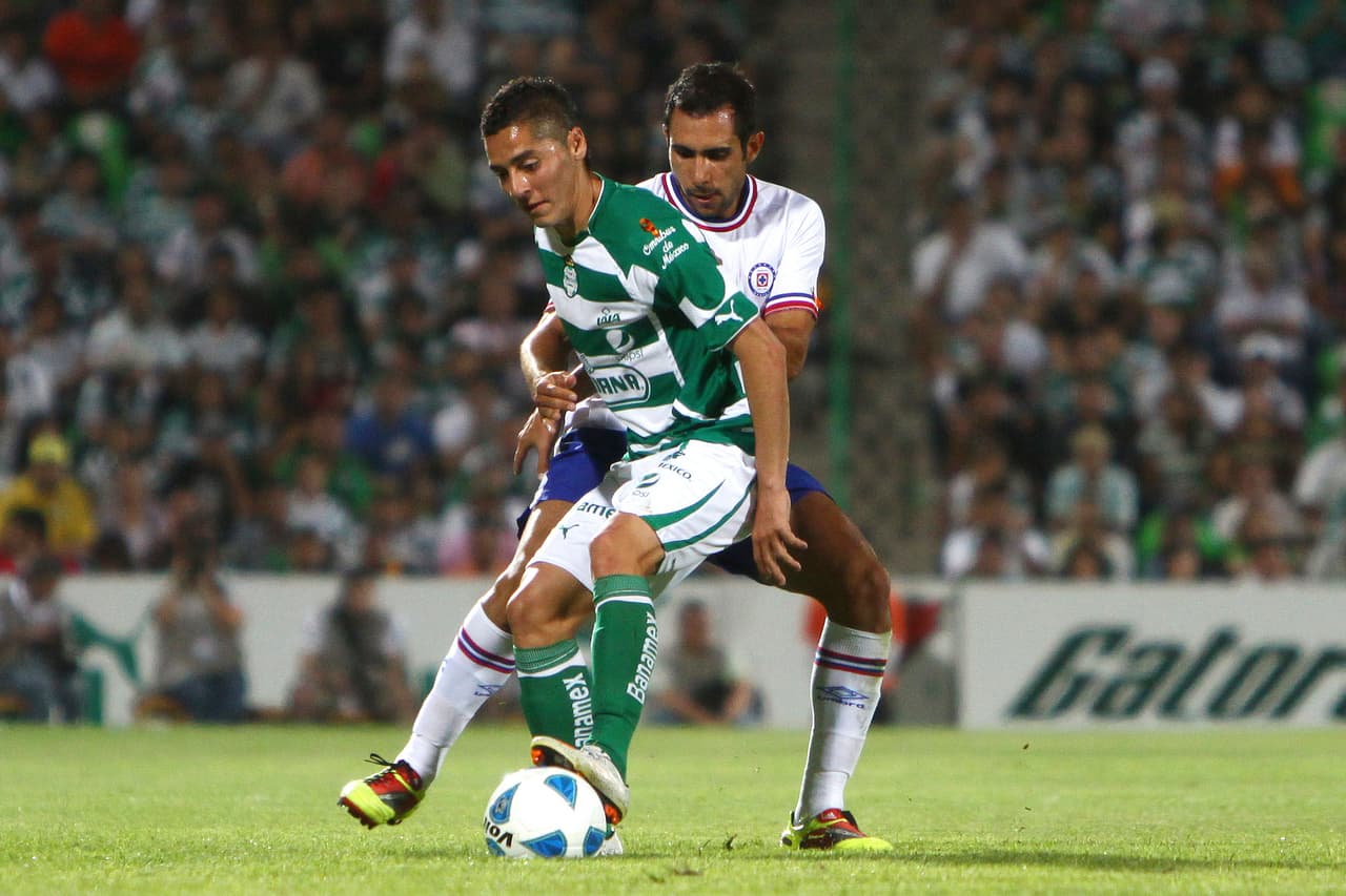 José María Cárdenas llegó al Santos Laguna en 2009 y anotó 8 goles con el equipo. El nivel de este volante con el equipo incluso lo llevó en 2011 a ser convocado a la Selección de México.