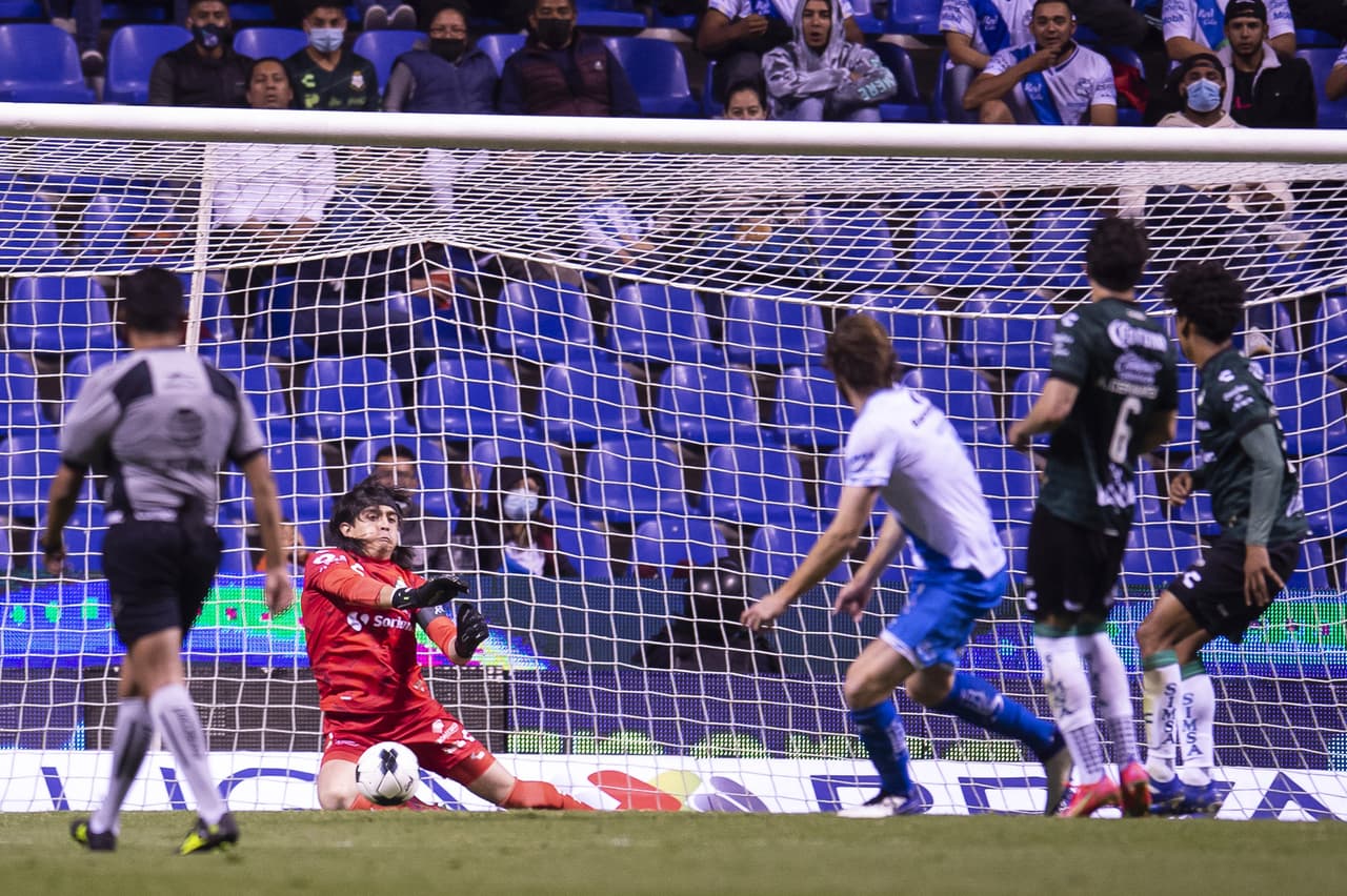 El Estadio Cuauhtémoc presenció un partido entretenido y dramático entre Puebla y Santos Laguna como parte de la Jornada 11.