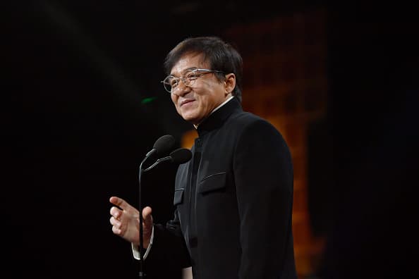 <b>3.-</b> 
<b>Jackie Chan. –</b> Por segundo año consecutivo el actor y artista marcial abre el top tres de la lista con un 5.7% de las preferencias. 
<br>