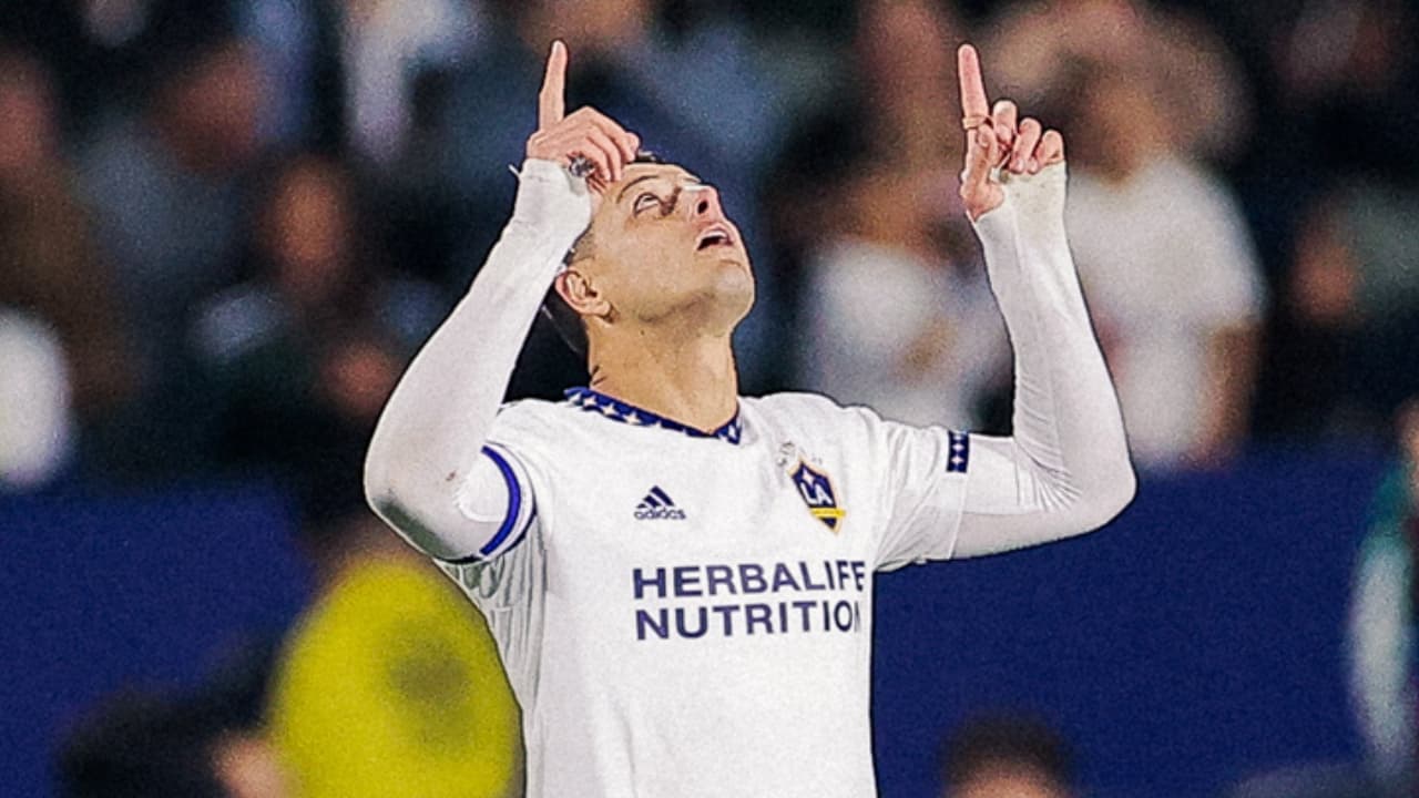 Chicharito revela en Twitch tiempo aproximado de recuperación