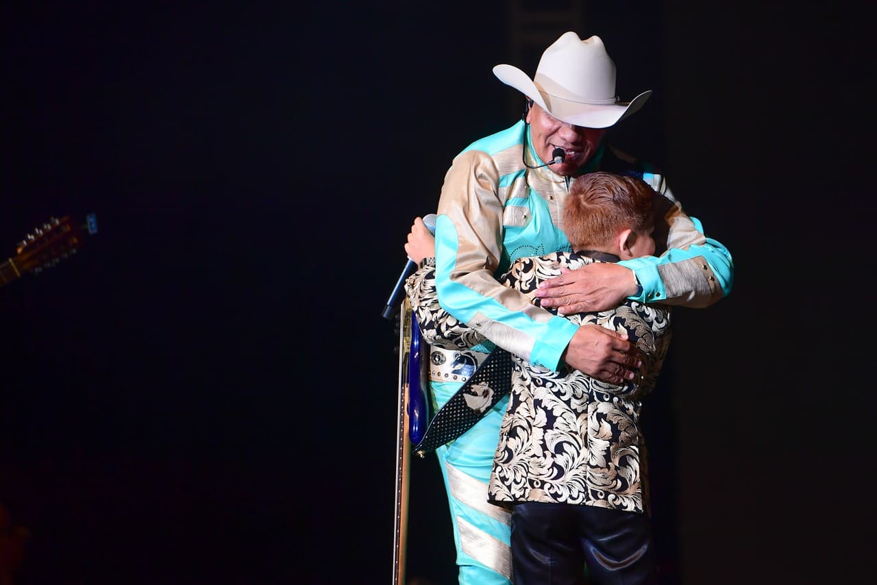 Lupe Esparza prometió durante el programa Pequeños Gigantes que estará pendiente de los cantantes del programa, para seguir sus carreras y así lo reafirmó en el escenario a 'Canelito'.