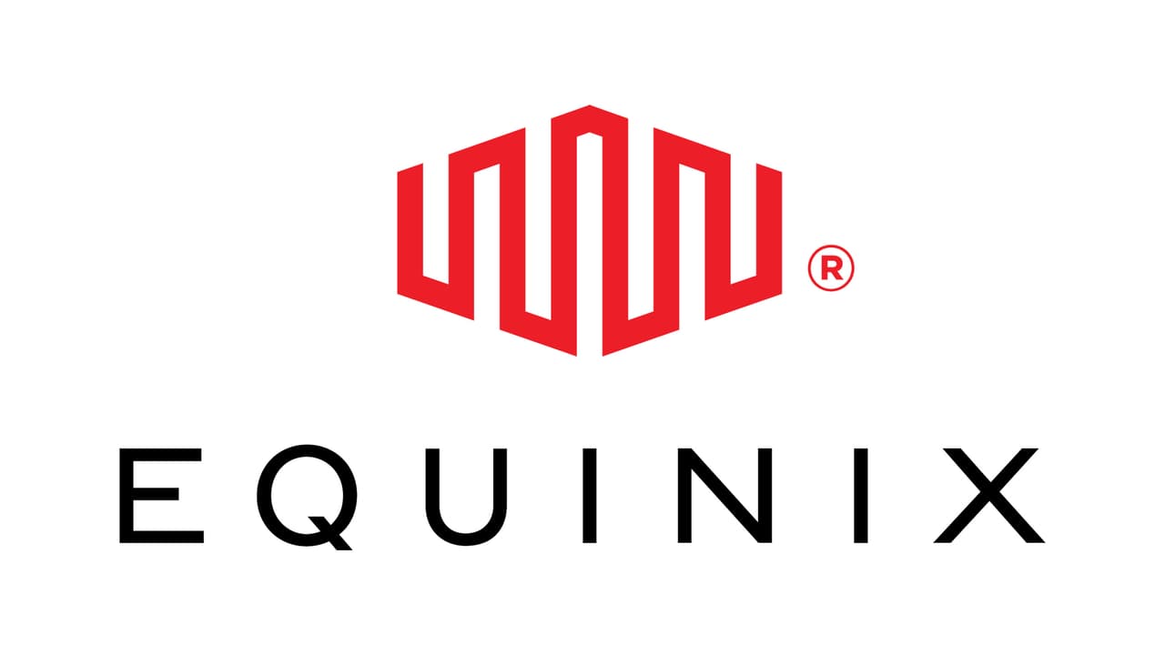 <b>Puesto 10. Equinix</b>
<br>
<br>Porcentaje de energía verde del total que usa: 104%.
<br>
<br>Uso anual de energía verde: 2,360,296,352 kWh. 
<br>
<br>Industria: bienes raíces.
<br>
<br>Fuente de energía verde: solar y eólica.
<br>