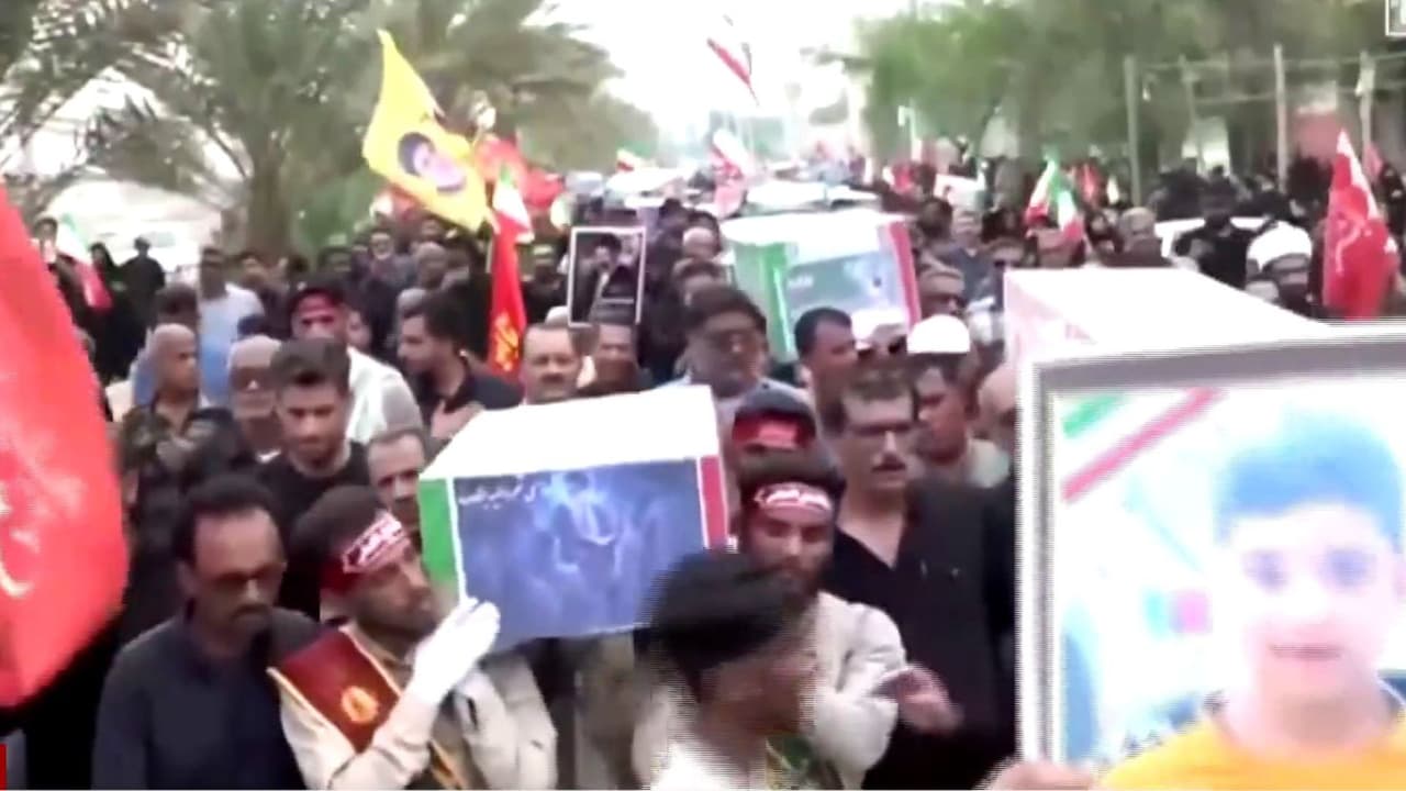 Irán despide a decenas de niños muertos en ataque y responsabiliza a Estados Unidos