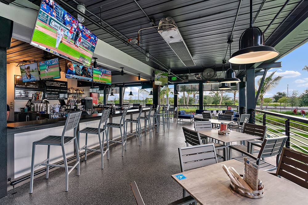 Uno de los campos es accesible para sillas de ruedas y el otro tiene más angulaciones y descansos, lo que permite que todos jueguen.
<br>