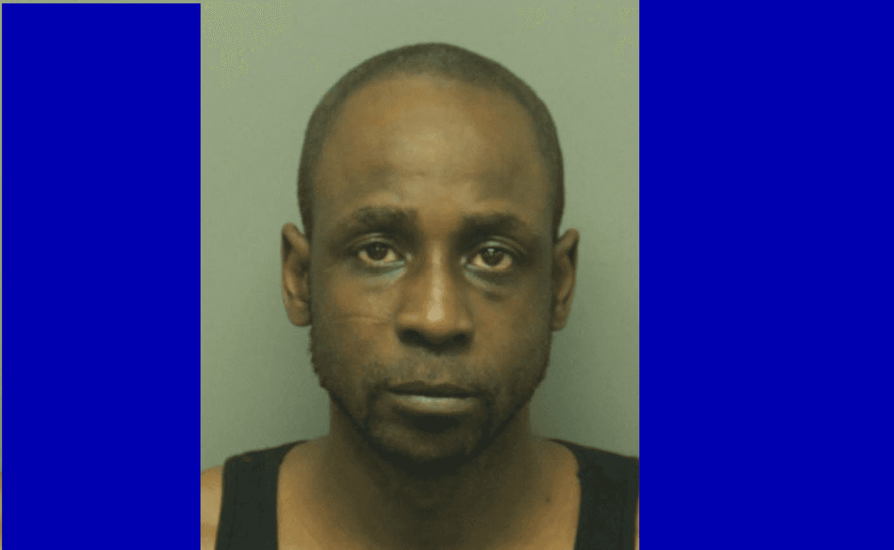 Arrestan a hombre vinculado con robo en CVS