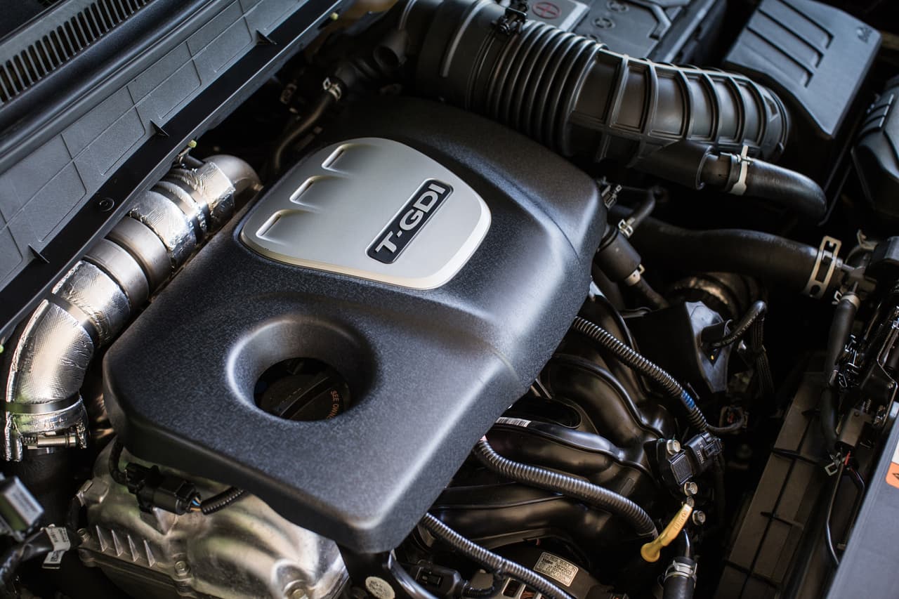 <b>Hyundai Kona 2018</b>
<br>El segundo es un propulsor turbo de 1.6 litros de 175 hp y 195 lb-pie de torque con transmisión de doble embrague de siete cambios. Ofrecerá dos modos de manejo: Normal y Sport.