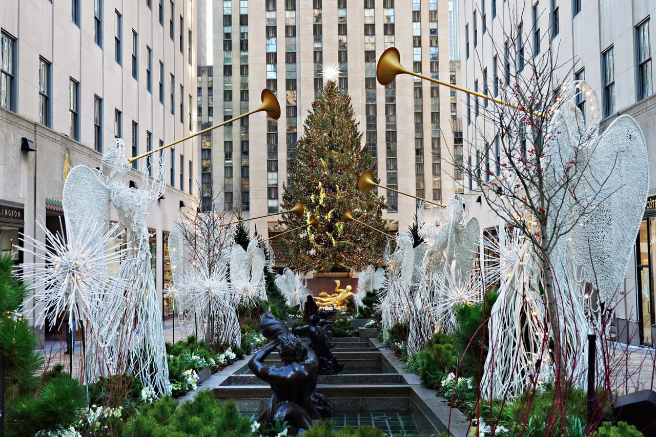 ¡Comienza la magia! El Árbol de Navidad del Rockefeller Center llega a NYC