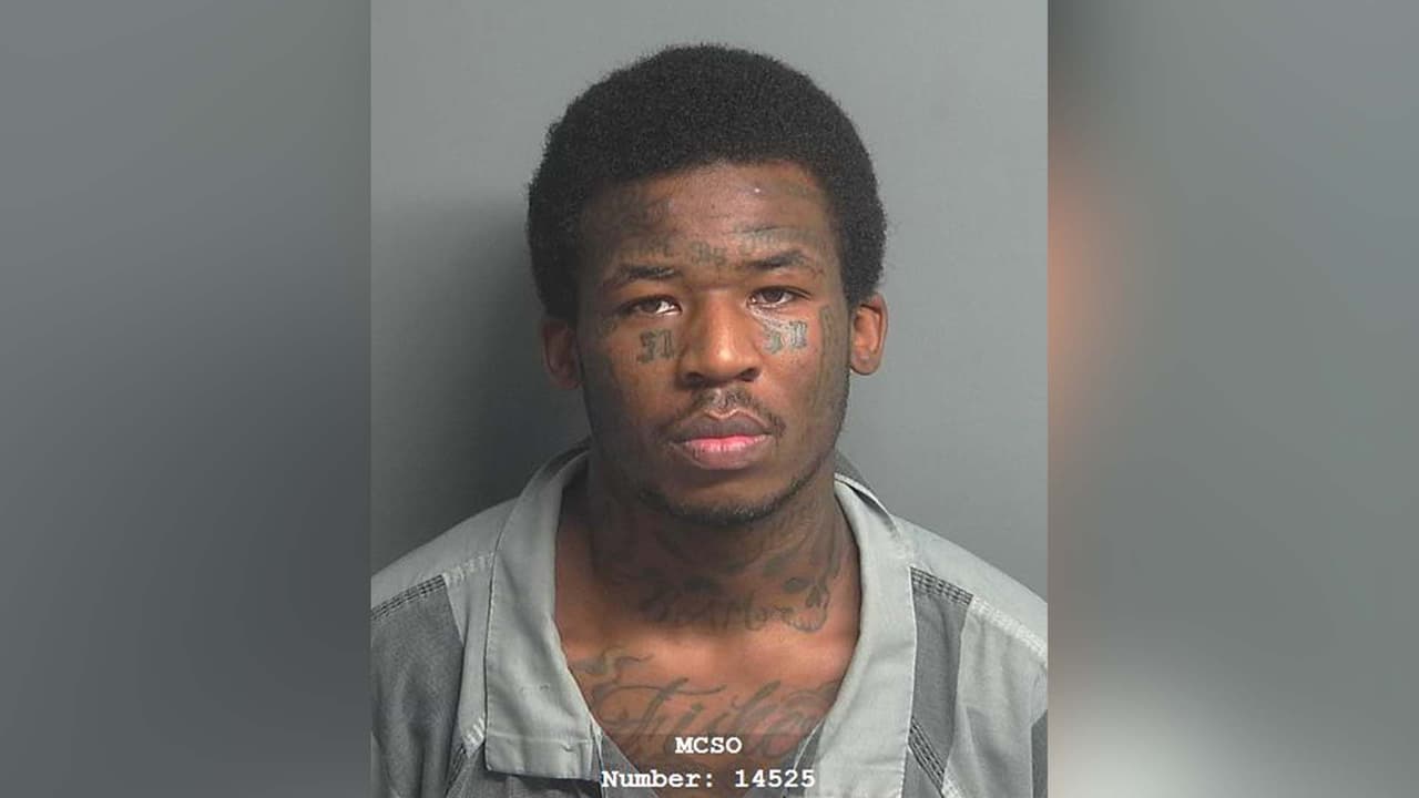 Delvin Jerome Fisher, es buscado por posesión ilegal de un arma.