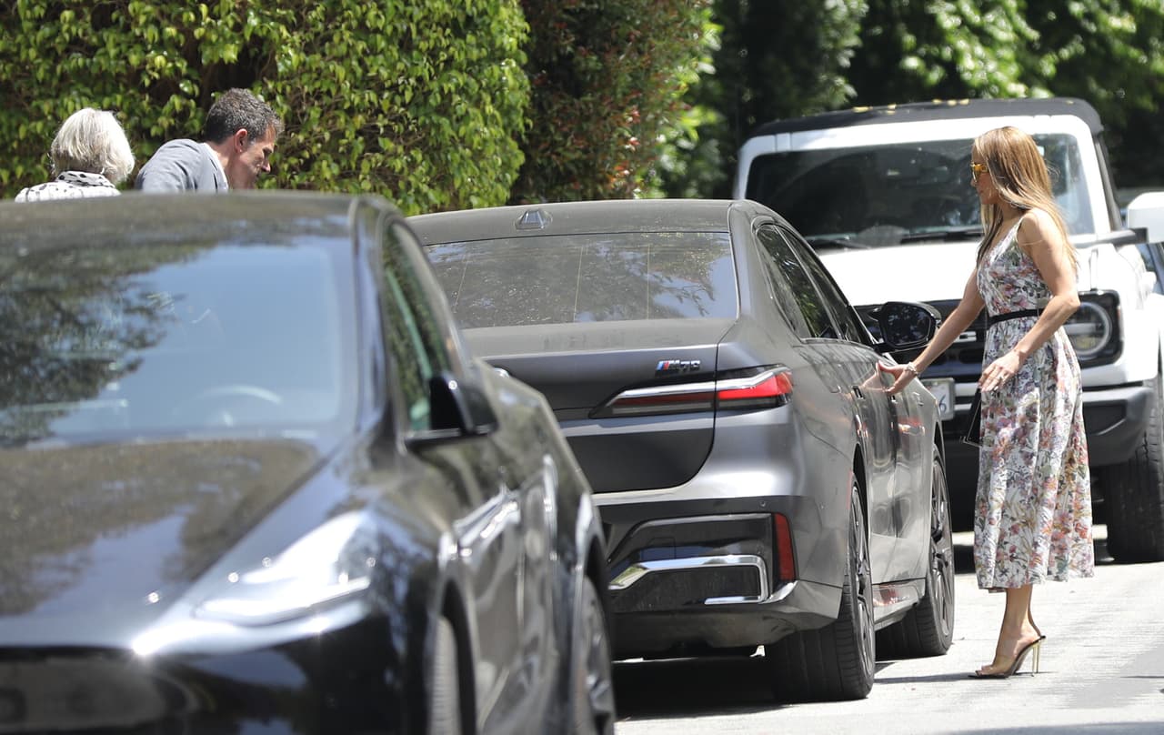 Ben Affleck y JLo rumbo a la celebración de graduación de Violet.