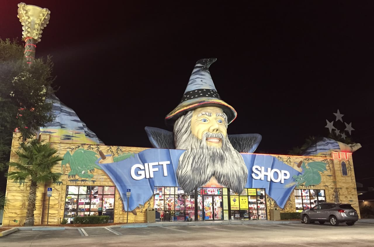Una tienda de souvenirs en Kissimmee, a minutos en auto de Disney World.