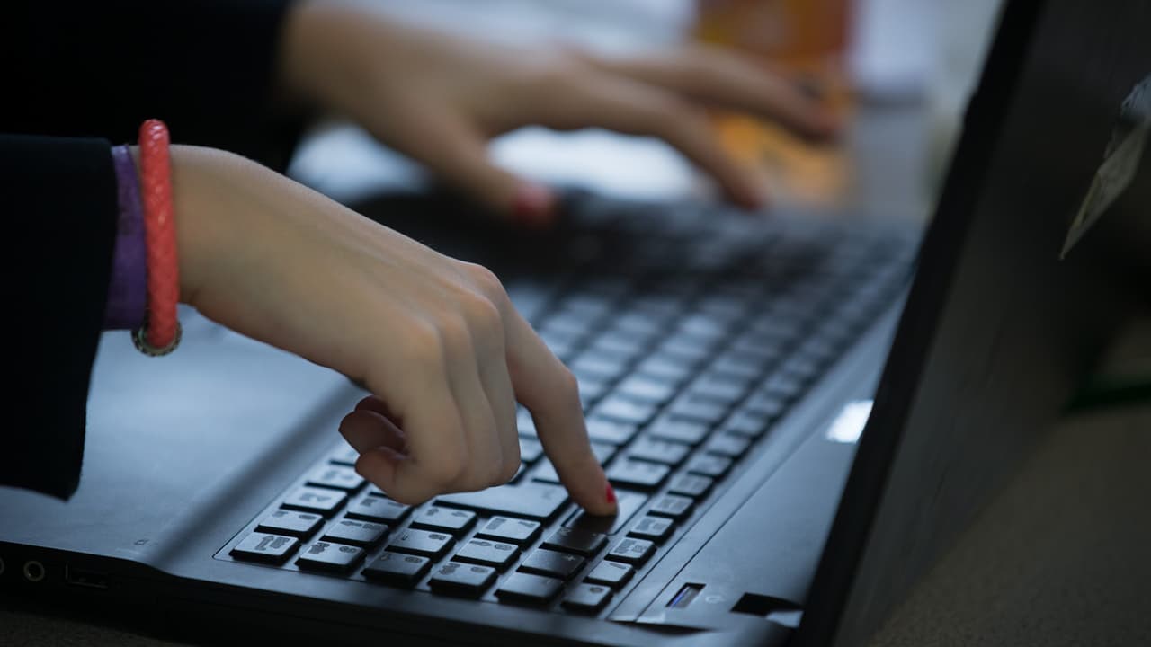 ICE lanzó herramienta digital para facilitar trámite y pago de fianzas para inmigrantes