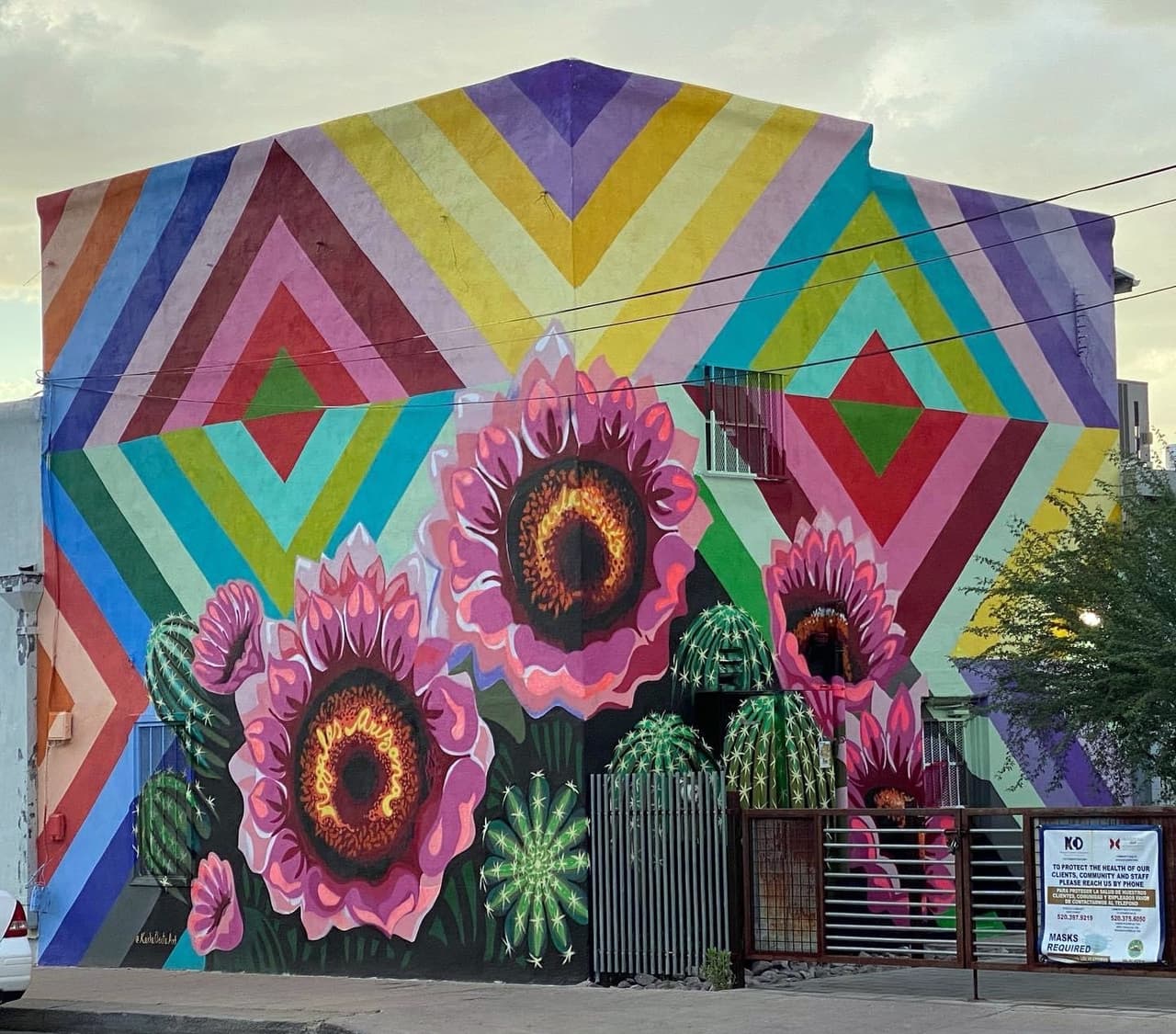 El mural fue pintado en un local sin fines de lucro, Nogales Community Development. Completa un Proyecto de tres murales que se han convertido en sitios frecuentados por la comunidad fronteriza. 
<br>