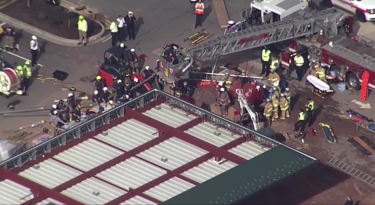 Reportan múltiples trabajadores atrapados tras colapsar zanja en Raleigh