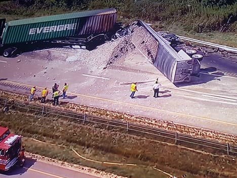 Al menos una persona muerta en un choque ocurrido en la I-80 este lunes. Hay varios vehículos involucrados. Tome precauciones pues hay varios carriles cerrados en esa área.