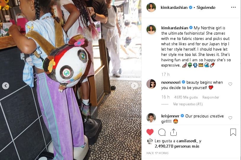 En mayo, Kim publicó en Instagram: "No creía que a mis hijas les gustara mi ropa y las joyas tan pronto. Literalmente, estaré trabajando y volveré a casa para encontrar a North vestida con todas mis cosas! […] 
<b>¡Amo tanto a mi 'fashionista Northie'</b>!", escribió Kim sobre su hija.