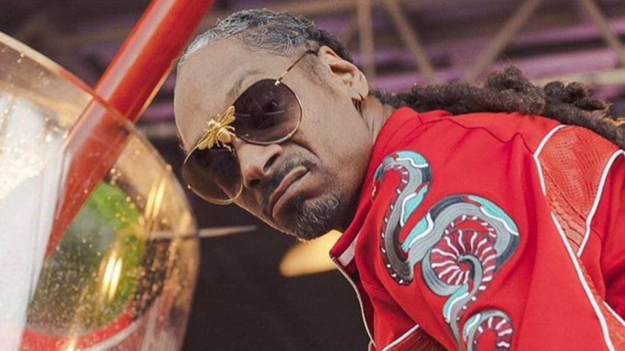 Largest glass of Gin and Juice record set by Snoop Dogg